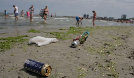 Fenomenul care ţine turiştii români departe de apa mării. Coşmarul a început DUPĂ furtuna de săptămâna trecută