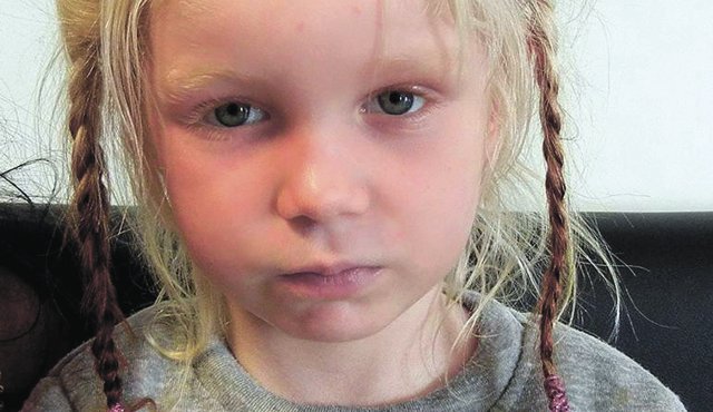 &quot;ÎNGERUL blond&quot;, fetiţa găsită într-o tabără de romi în Grecia, rămâne în grija autorităţilor. Ce au declarat &quot;părinţii&quot; ei