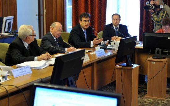 Vâlcov: Comisia Roşia Montană intenţionează să termine lucrările miercuri seară 