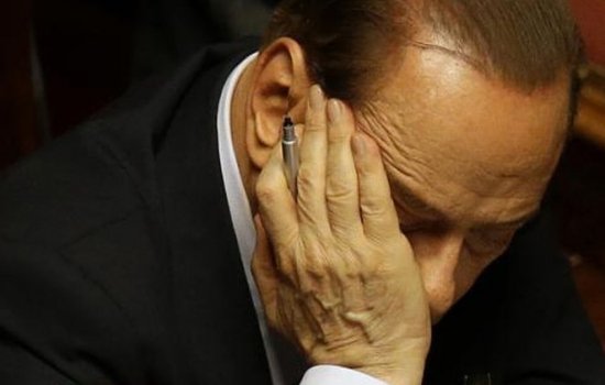 Fostului premier italian Silvio Berlusconi, în vârstă de 77 de ani, i s-a făcut rău în timpul unui discurs