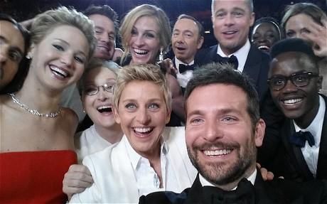 OSCAR 2014: Cel mai tare SELFIE de la Oscaruri. 1 MILION de oameni au distribuit poza în doar jumătate de oră