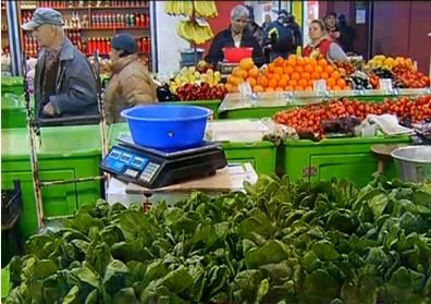 Pieţele sunt pline de legume româneşti, iar acest lucru îi bucură pe credincioşii care ţin postul Paştelui