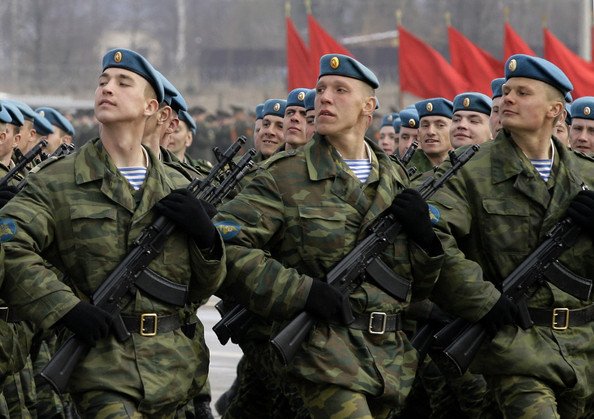 Mirajul oferit de Rusia. Mii de soldaţi au DEZERTAT din armata ucraineană şi s-au înrolat la inamici
