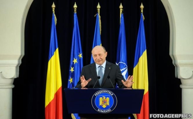 Băsescu a promulgat Legea energiei: „Aştept cu nerăbdare ieftinirea preţului la energie electrică”