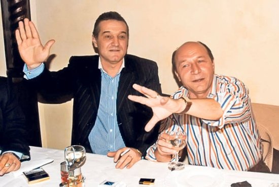 Băsescu: Nu doar baronii fotbalului îşi cer graţierea. Gândesc profund orice cerere