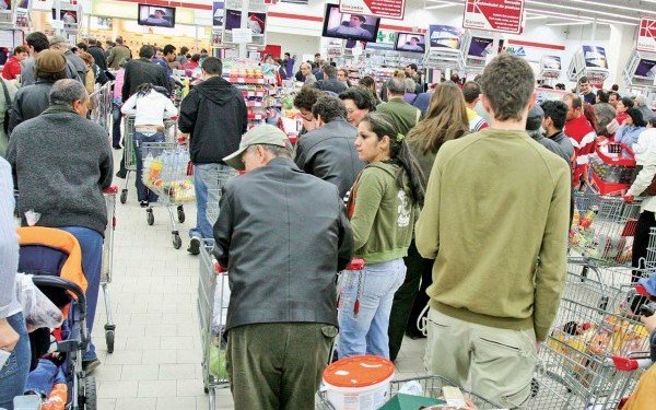 Care sunt obiceiurile economice ale românilor, după criză. Turcii, sârbii şi ucrainienii fac la fel ca noi