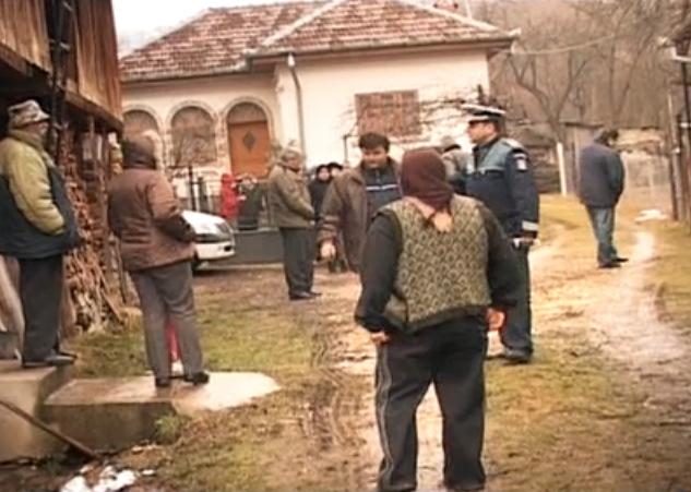 Crimă şocantă în Argeş. I-a înfipt concubinului cuţitul în inimă, apoi s-a culcat lângă cadavru