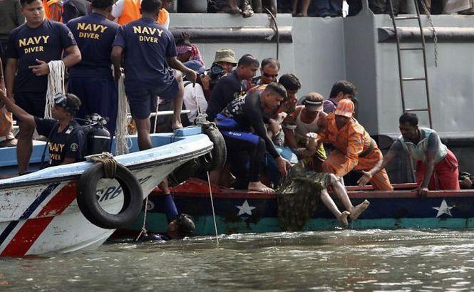 Un feribot cu 200 de persoane la bord s-a scufundat în Bangladesh