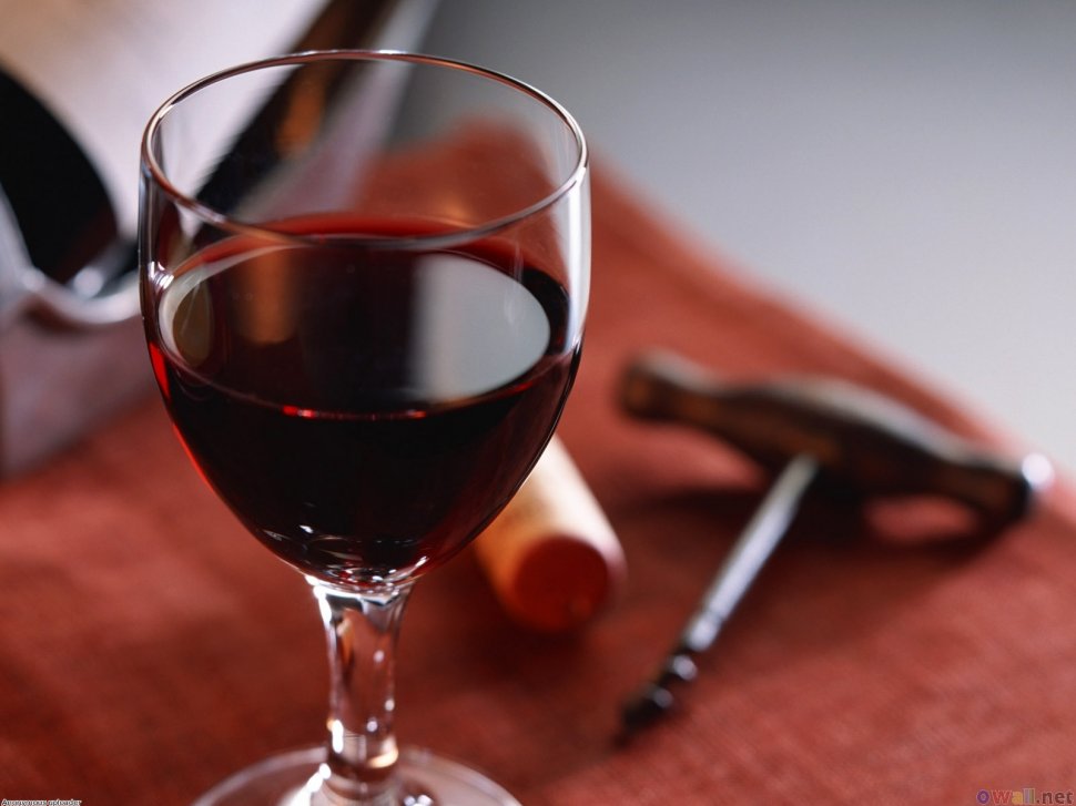 De ce este bine sa bem vin roşu. Ce se întâmplă în corpul tău atunci când consumăm astfel de băuturi