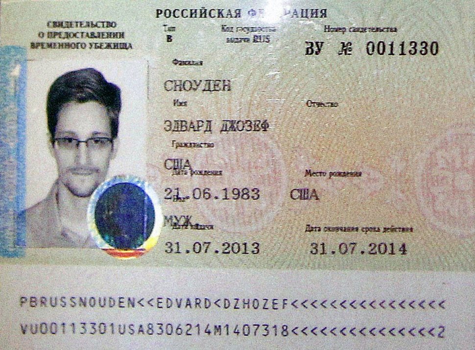 Care a fost PREŢUL pe care Edward Snowden l-a plătit pentru a rămâne în RUSIA. Doi dintre cei mai buni SPIONI dezvăluie secretul