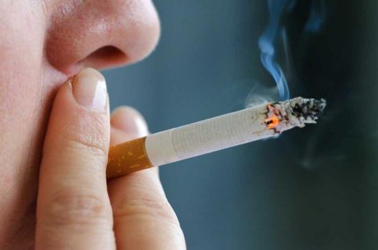 STUDIU: Oamenii expuşi la fumul de ţigară ar putea să îşi piardă auzul 