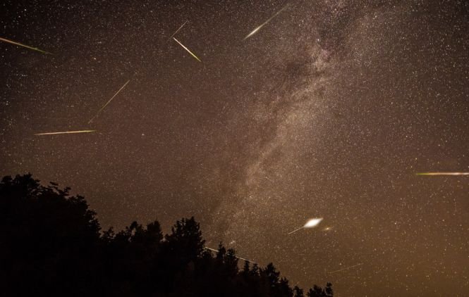 Noaptea cea mare a Perseidelor. Cei aflaţi în zone cu cer curat vor putea vedea până la 100 de meteori pe oră