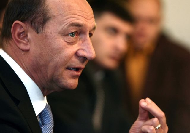 Traian Băsescu o apără pe Elena Udrea: Am încredere în acest om! 
