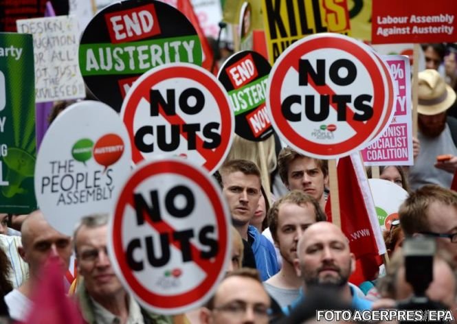 Britanicii au ieşit în stradă pentru a protesta faţă de măsurile de austeritate