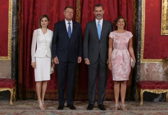 Rochia purtată de Carmen Iohannis la Madrid, criticată de stiliştii români