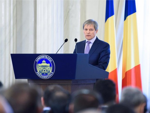 Premierul Dacian Cioloș, chemat în plenul Camerei Deputaților pentru o dezbatere pe criteriile de numire a noilor prefecți 