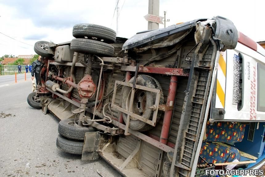 Microbuz cu turiști români, implicat într-un accident grav în Turcia. Doi morți și 14 răniți