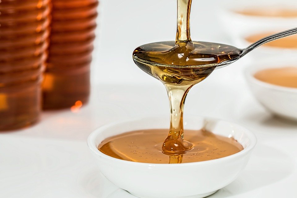 Pericolul din miere. Ce au găsit cercetătorii în cel mai dulce desert: ”Aceste descoperiri sunt alarmante”