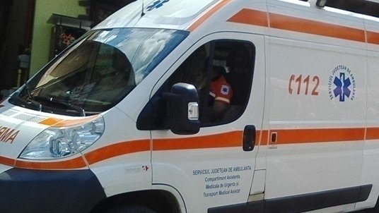 Accident cumplit în Constanţa! O ambulanţă s-a izbit de un taxi. Patru persoane au fost rănite 