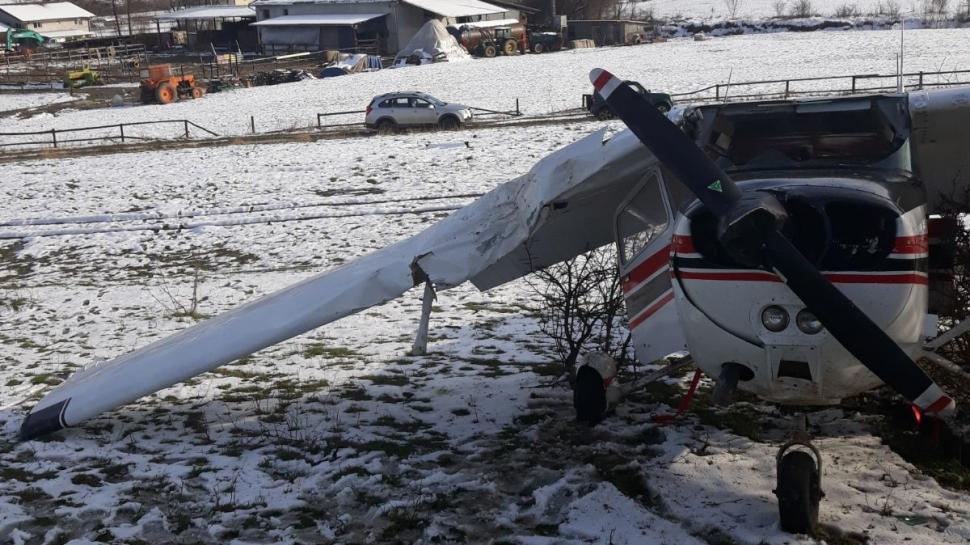 Incident aviatic în România. Un avion de mici dimensiuni a ratat decolarea