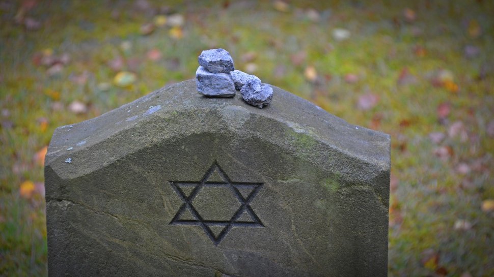 O supraviețuitoare a Holocaustului, omorâtă de doi bărbați din Franța