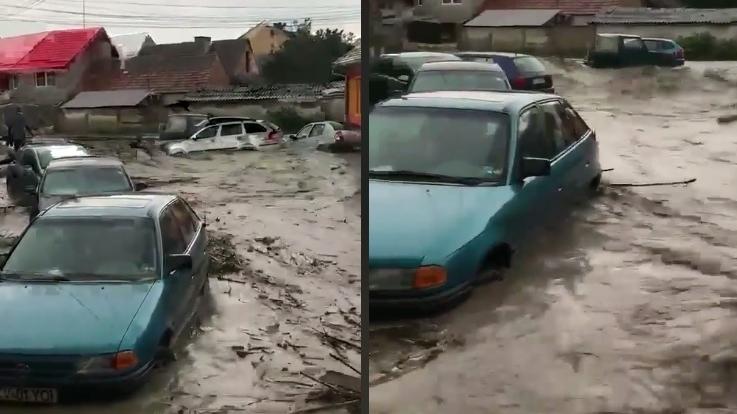 Inundaţii de proporţii în județul Brașov. Mașinile au fost luate de viitură - VIDEO