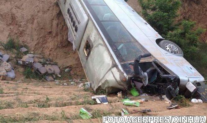 Cel puțin 45 de persoane au murit în India, după ce un autobuz a căzut într-o prăpastie