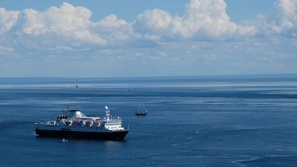 Un feribot cu sute de persoane la bord a luat foc în Marea Baltică