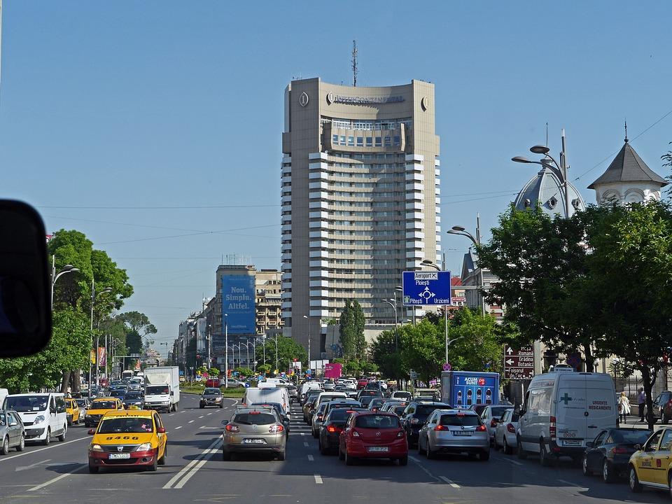 SINUCIDERE INTERCONTINENTAL. Un bărbat s-a aruncat de pe hotelul din Bucureşti