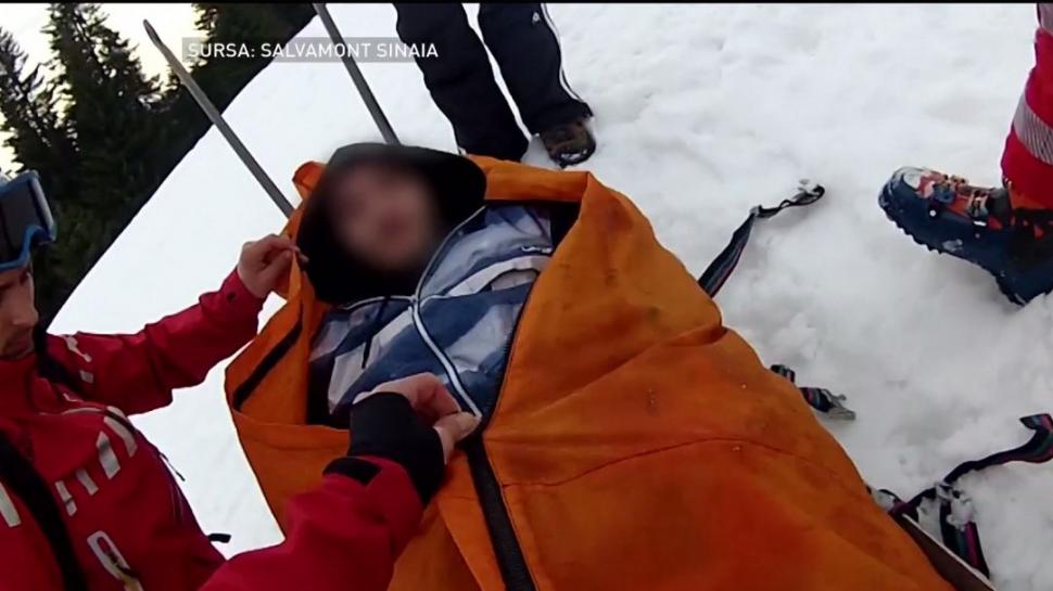 Salvamontişii au salvat doi turişti rătăciţi pe munte. I-au găsit înfriguraţi şi speriaţi - VIDEO