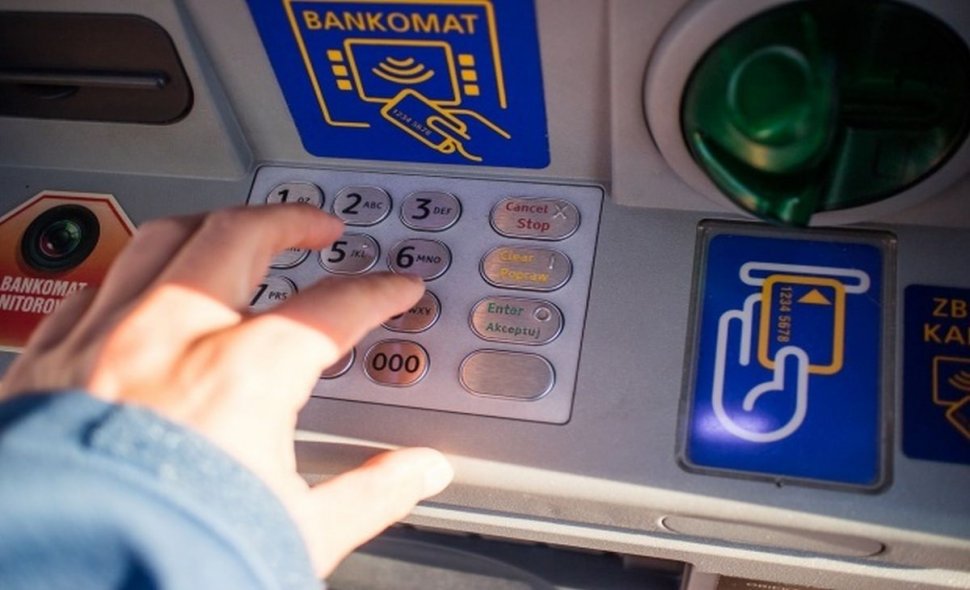 O bancă din România anunță că se retrage din două țări
