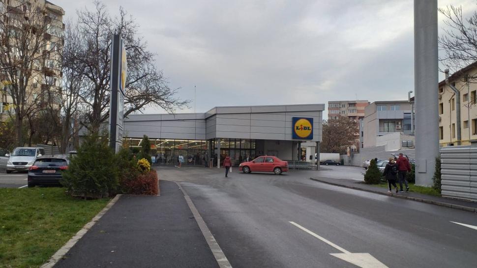 Situație uluitoare la un magazin Lidl din Botoşani. Sute de persoane s-au calcat în picioare din cauza reducerilor