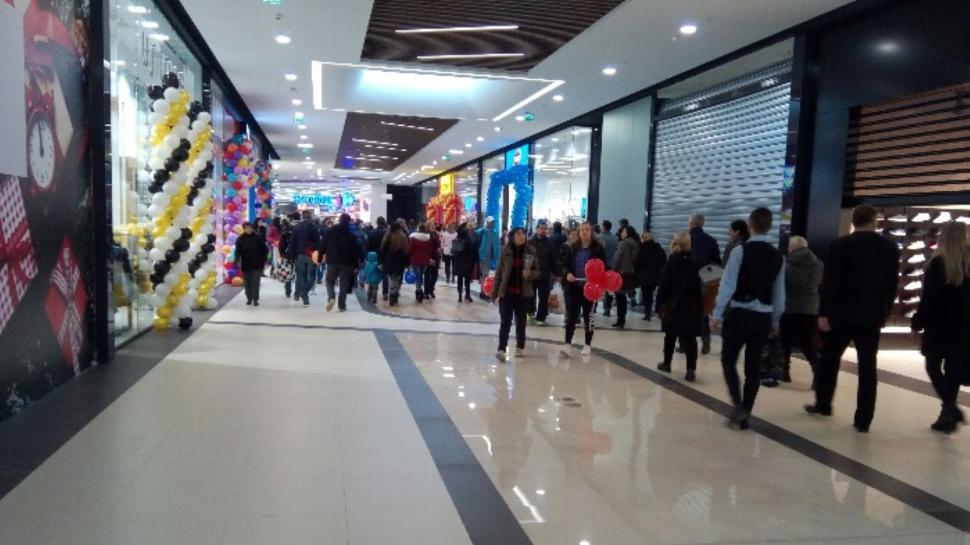 Mall-urile din România îşi reduc drastic programul de funcţionare din cauza coronavirusului