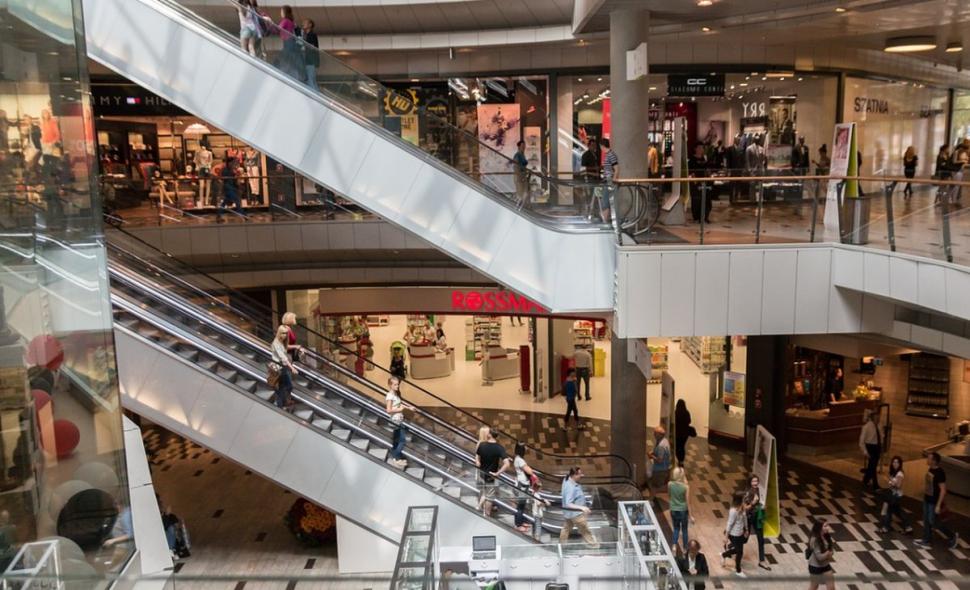 Mall-uri din București și din ţară îşi reduc programul de funcţionare la 8 ore. Iată lista acestora