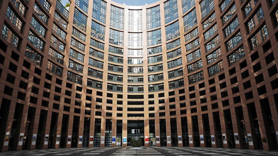 Parlamentul European, decizii cruciale în lupta cu noul coronavirus