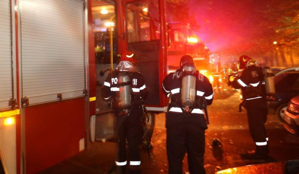 Bebeluș de 5 luni, mort într-un incendiu la o locuinţă din Neamţ. Alţi 3 copii minori au fost evacuaţi