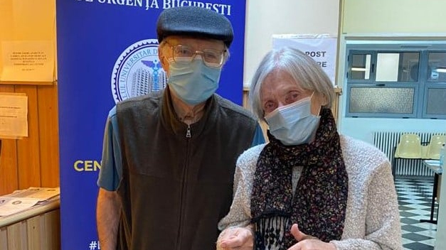 Soț și soție, îndrăgostiți de 51 de ani, s-au vaccinat împreună de Dragobete