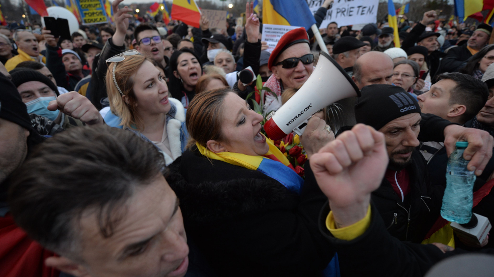 Șoșoacă, Simion, Târziu și Rădoi, amendați cu 15.000 de lei fiecare pentru participarea la proteste