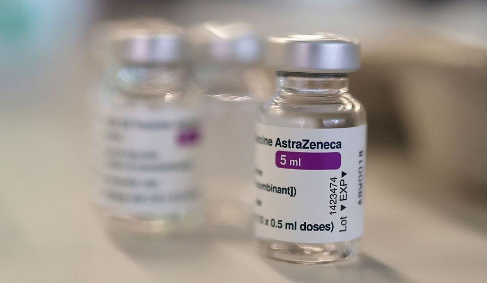 Comitetul Britanic pentru Vaccinare: "Cetăţenii sub 30 de ani să primească o alternativă la AstraZeneca"