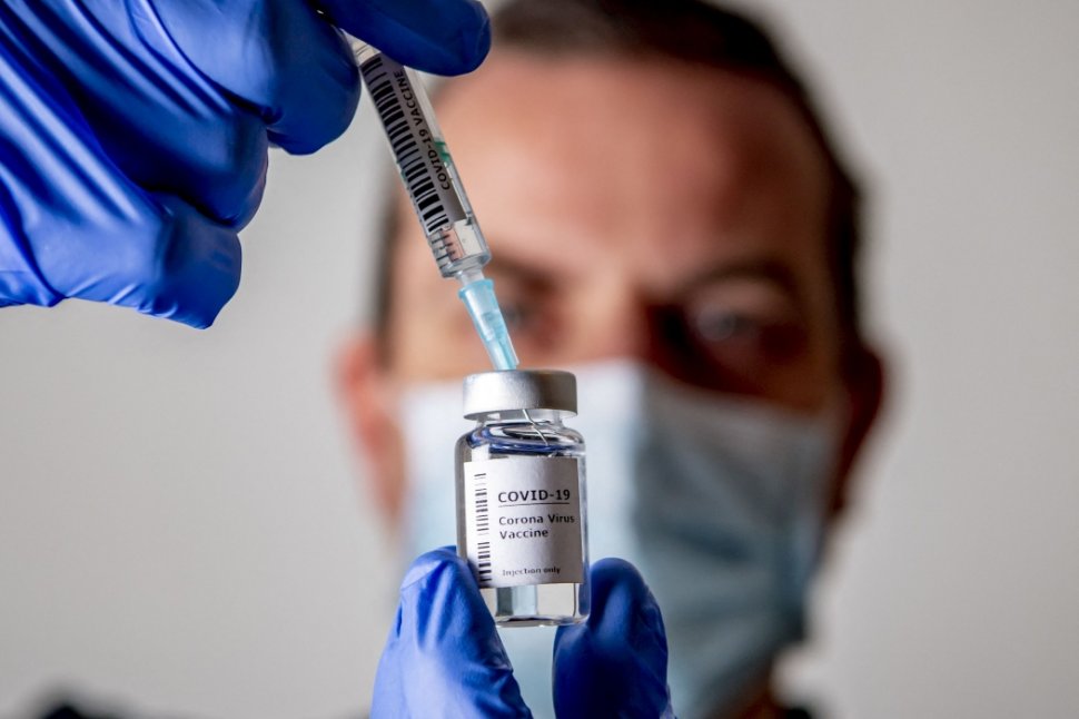 România primește astăzi aproape 700.000 de doze de vaccin Pfizer