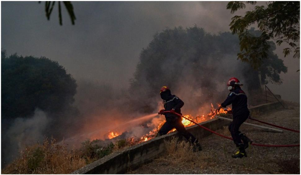 Peste 100 de pompieri români, trimiși să ajute la oprirea iadului din Grecia