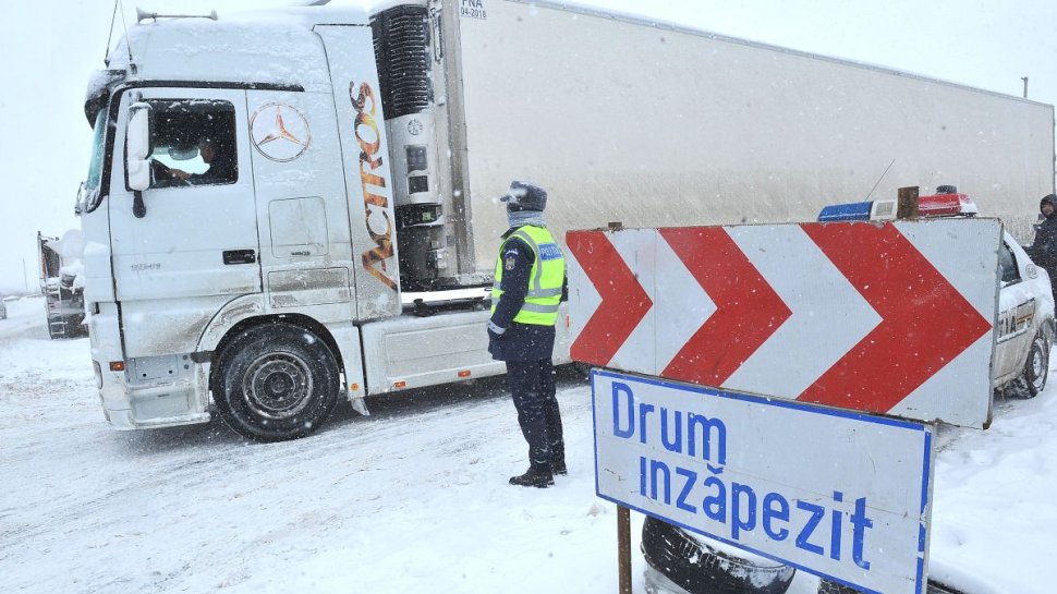 Iarna își intră în drepturi. Ninge puternic în 24 de județe din România