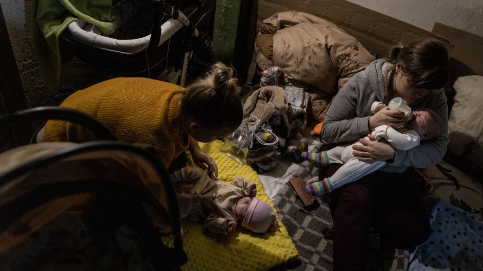 mame refugiate ucrainene