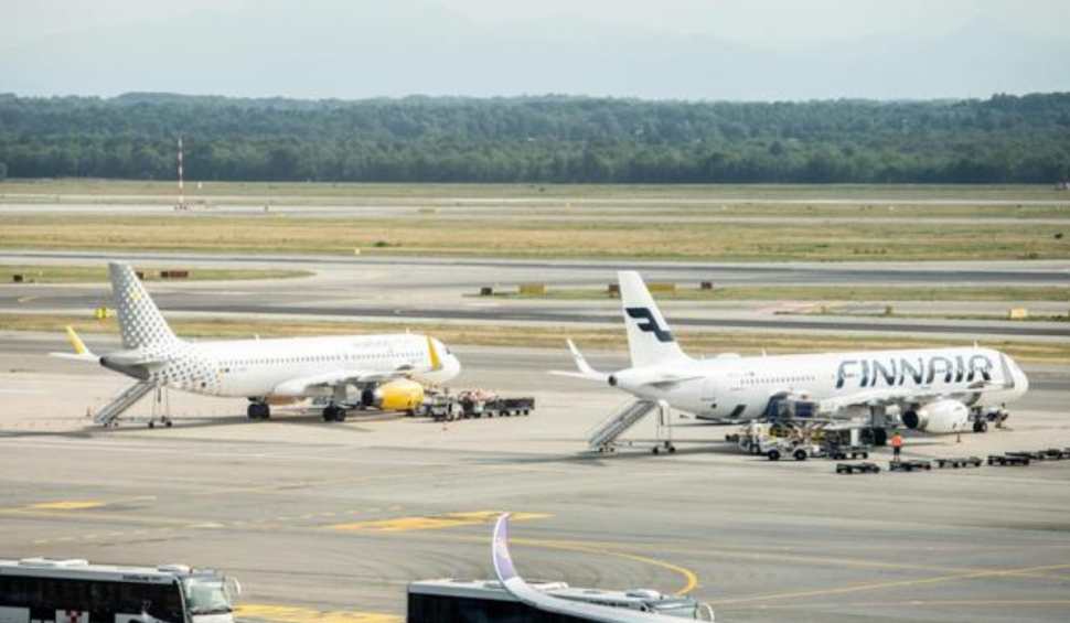 Două avioane, cu sute de pasageri la bord, s-au ciocnit pe unul dintre cele mai mari aeroporturi din Italia