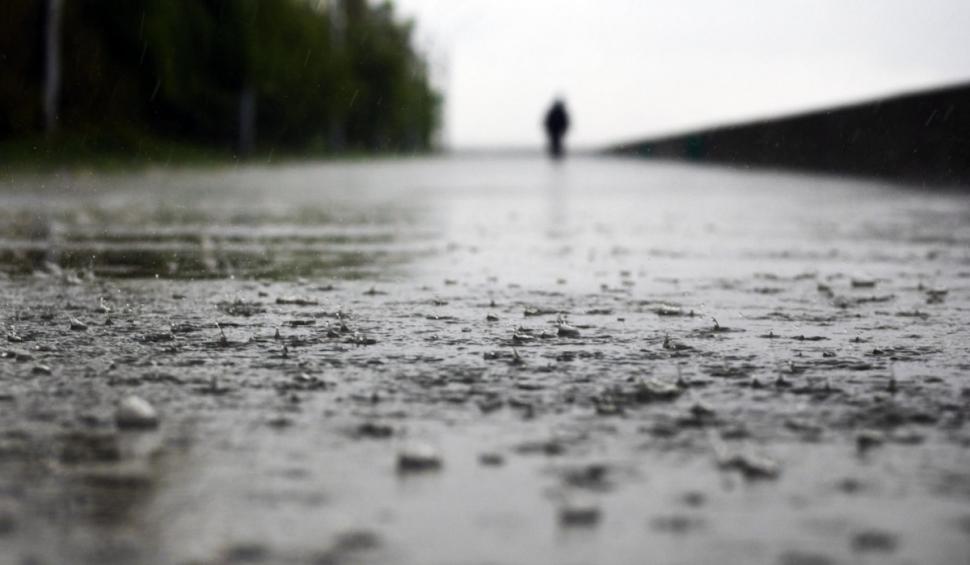 Avertizare meteo ANM de ploi, vijelii ?i grindin?! Jum?tate de ?ara vizat? de cod galben de vreme rea