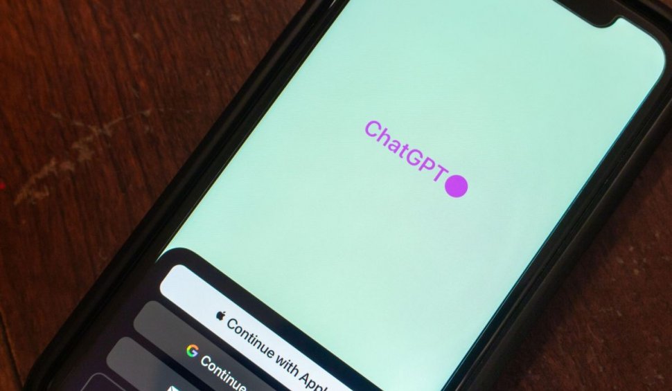 Apple a încheiat un acord cu OpenAI pentru a pune ChatGPT pe iPhone