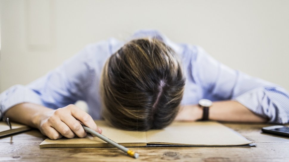 Simptomele neobișnuite ale burnout-ului, care te fac să crezi că suferi de boli grave