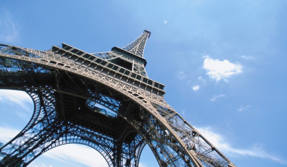 Se scumpesc biletele pentru urcarea în Turnul Eiffel din Paris. Prețul pe care îl vor plăti turiștii, din 17 iunie