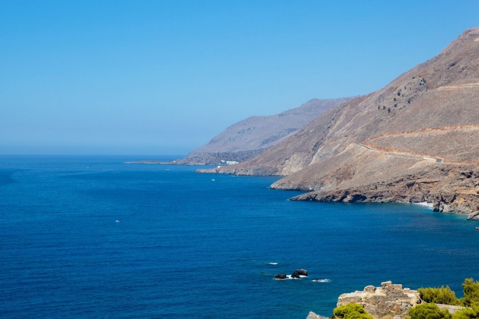 Destinaţia secretă din insula Creta de care nimeni nu ţi-a spus. Se ajunge doar cu barca, iar peisajul e de vis