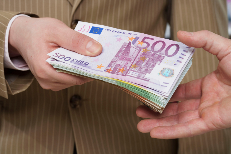 Topul celor mai cheltuitoare partide la Europarlamentare. De unde au venit banii ?i care politicieni au scos cel mai mult din propriul buzunar
